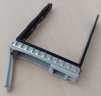 UCS-M5_Disk-Tray_1.jpg UCS-M5_Disk-Tray_1.jpg